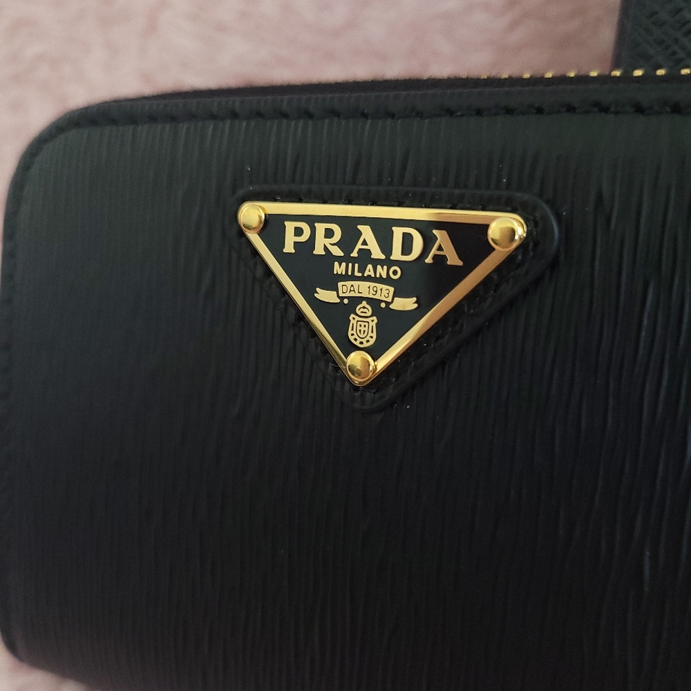 Prada Black Wallet with Gold Accents - Picture 4 of 16